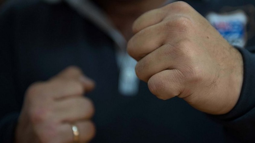 В Калужской области двое мужчин выбивали долг кулаками