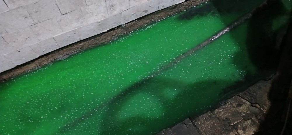 В Обнинске слили в канализацию загадочную зеленую жидкость