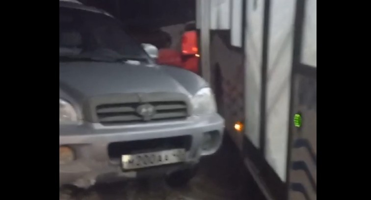 В Обнинске припаркованная машина сорвала рейс автобуса