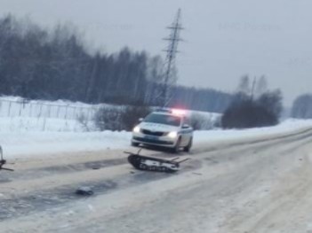 В Калужской области водитель снегохода погиб под колесами машины