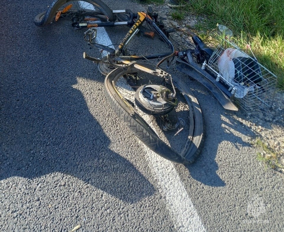 Девушка из Боровска сбила двух велосипедистов