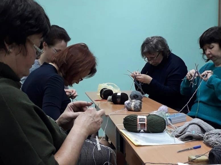 Сотни женщин-добровольцев из Калужской области наладили производство в помощь бойцам